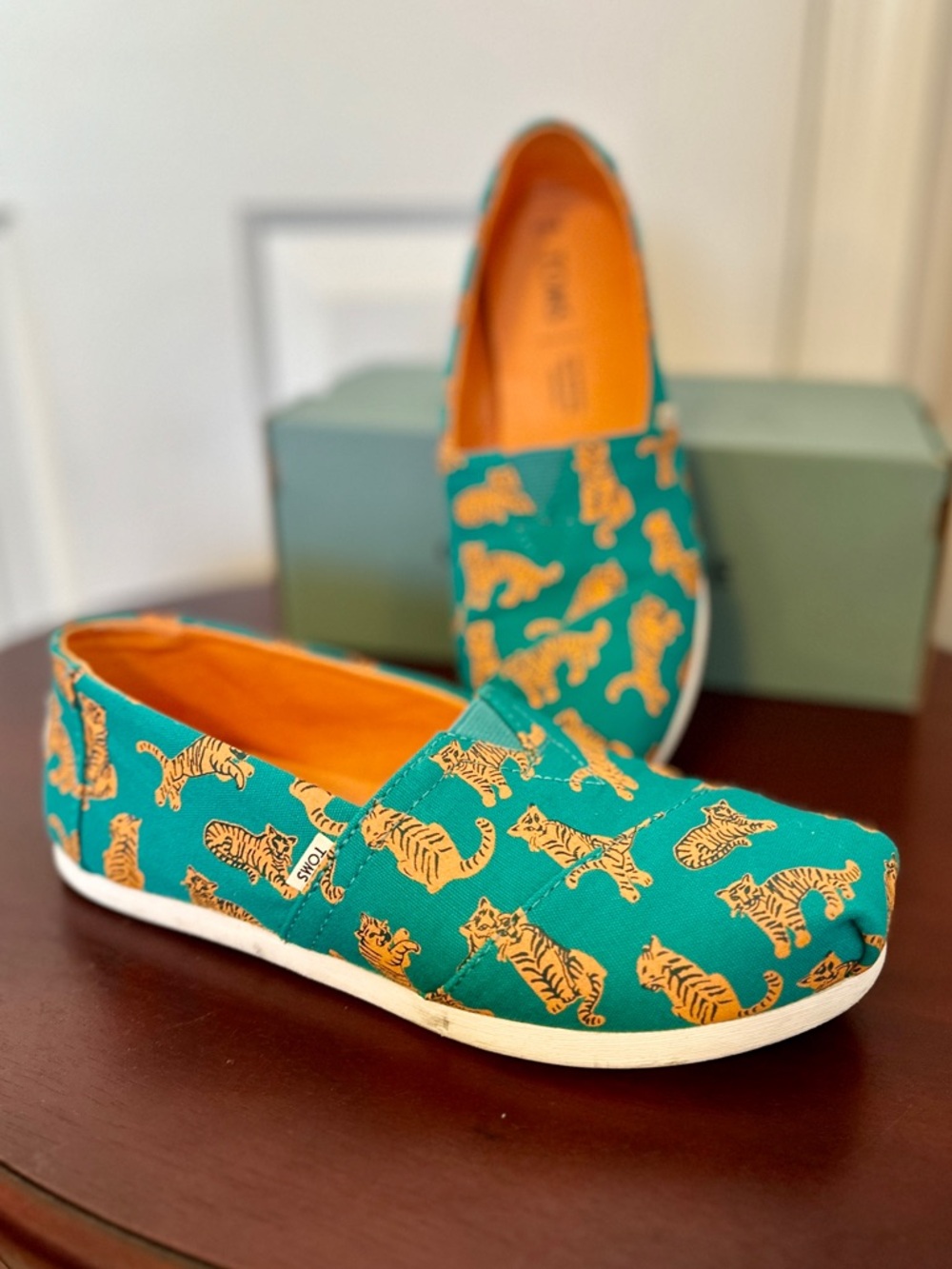 TOMS Classic Alpagatas Slip-On Flats | Deep Teal Tiger Print | size 5.5 - Picture 2 of 7